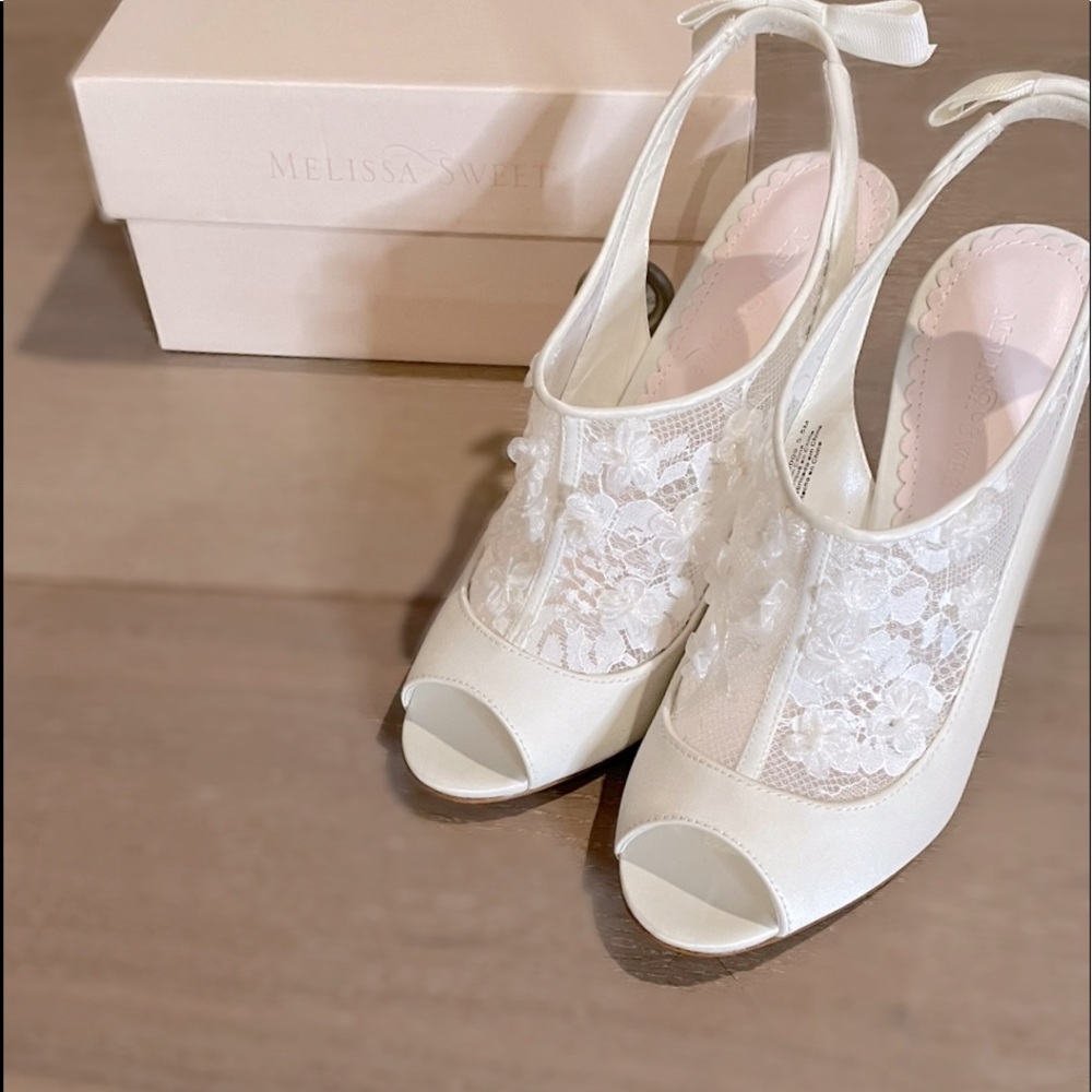 Brand new in box w/tags size 6 peep toe lace heel with satin lining accent